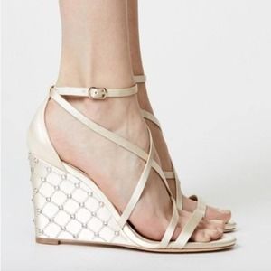 NWB Badgley Mischka Shelly Ivory Wedges